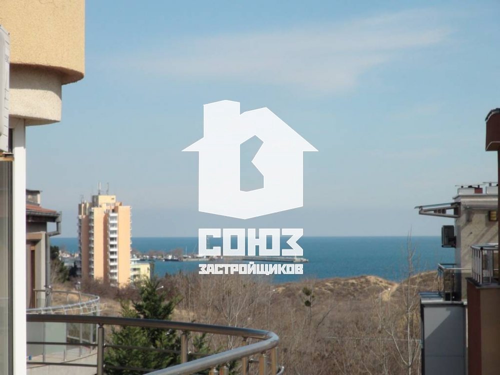 Трехкомнатный апартамент с видом на море в жилом доме Черное море 3